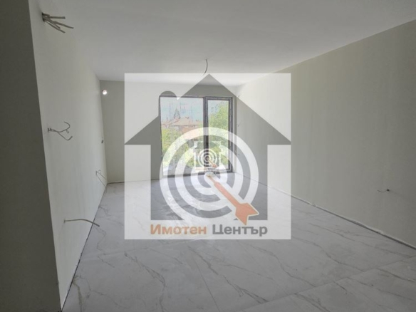 тристаен апартамент в Елин Пелин - 0