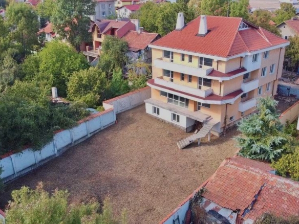 Просторна четириетажна къща с двор до метростанция кв. Овча Купел - 0