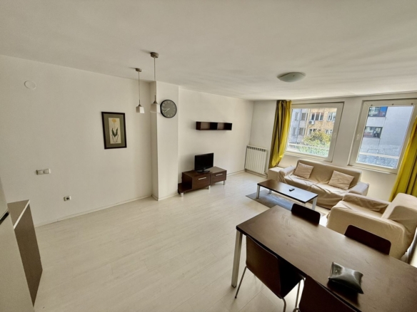 Тристаен апартамент кв.Хиподрума ул.Хан Пресниян 21 - 0