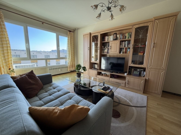 Двустаен апартамент в кв.Люлин 9 - 0