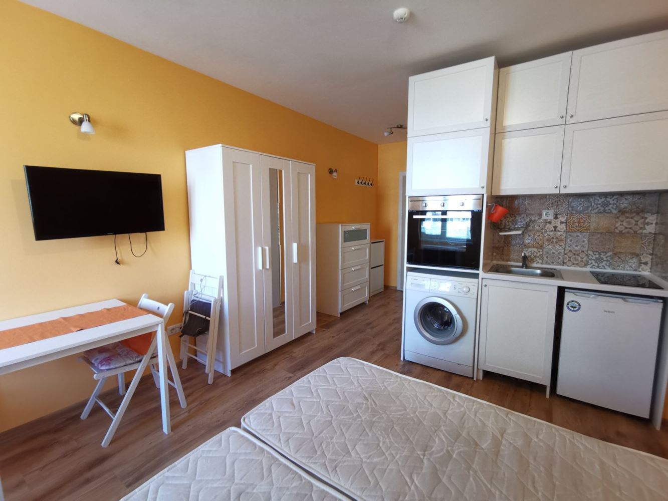 Обзаведен едностаен апартамент с АКТ 16-0 Обзаведен едностаен апартамент с АКТ 16 - 0