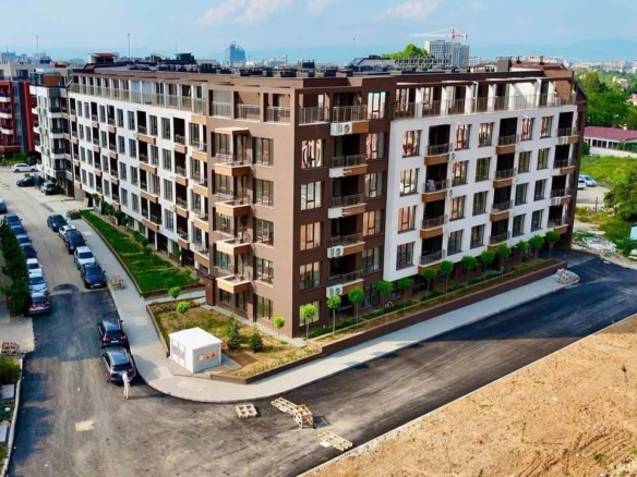 Дувстаен апартамент безпреход със собствен двор! Юг/Югозапад! - 0