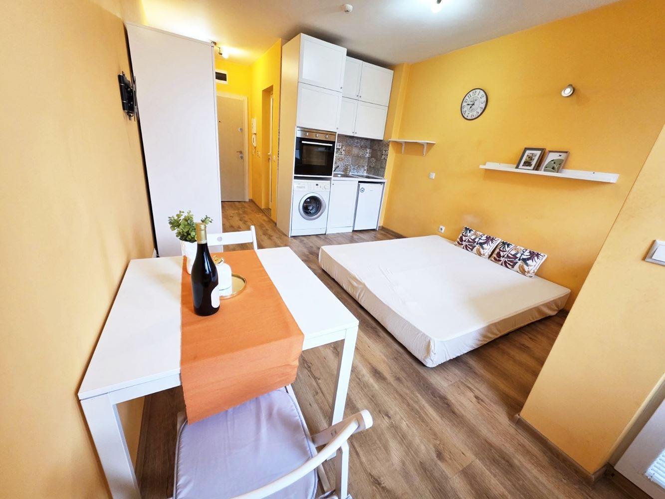 Обзаведен едностаен апартамент с АКТ 16-0 Обзаведен едностаен апартамент с АКТ 16 - 0