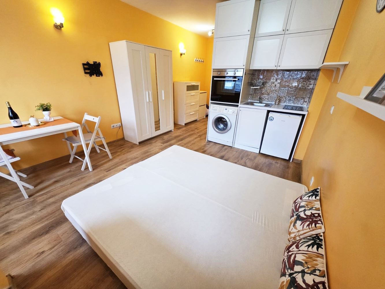 Обзаведен едностаен апартамент с АКТ 16-0 Обзаведен едностаен апартамент с АКТ 16 - 0