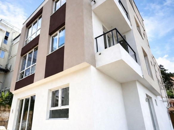 Уютен дом край езерото Панчарево - 0