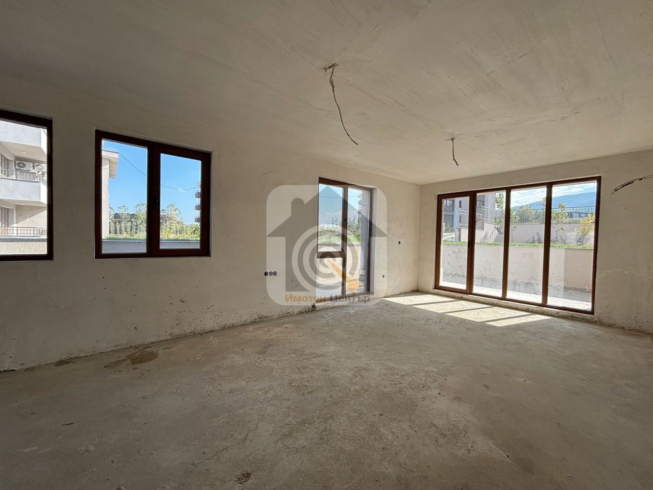 Партерен апартамент с двор-0 Партерен апартамент с двор - 0