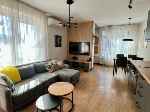 Двустаен апартамент с акт 16 в ТОП Център , на метри от метростанция - 0