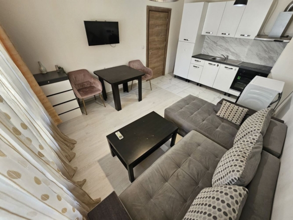 Двустаен апартамент в Студентски град - 0