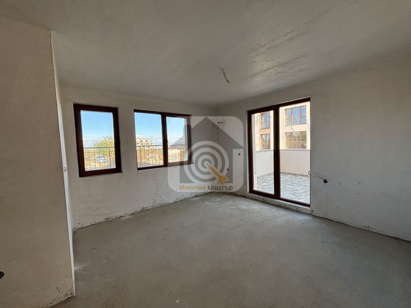 Партерен апартамент с двор-0 Партерен апартамент с двор - 0