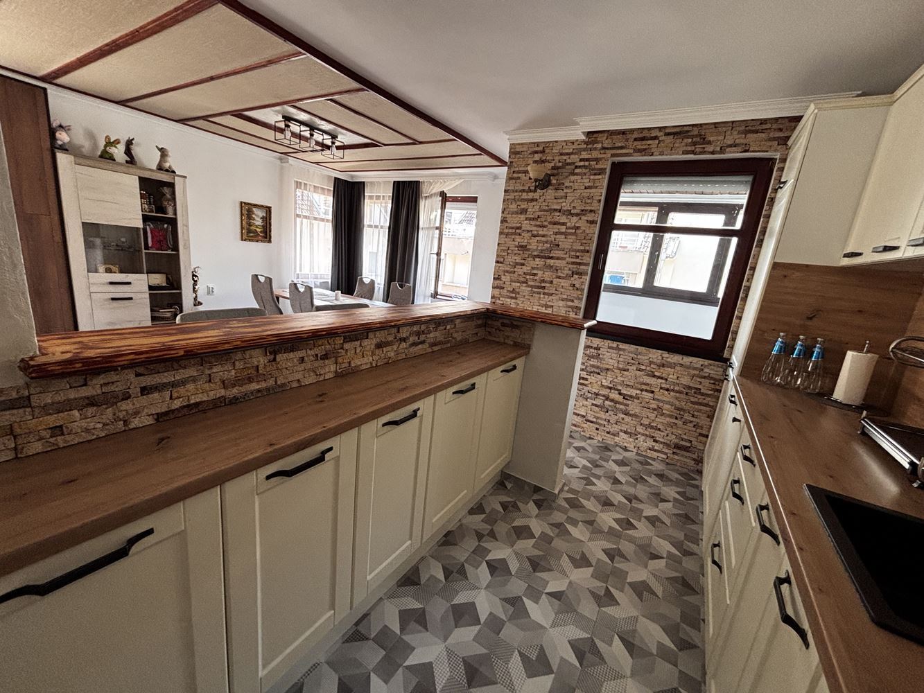 Просторен обзаведен двустаен апартамент-0 Просторен обзаведен двустаен апартамент - 0