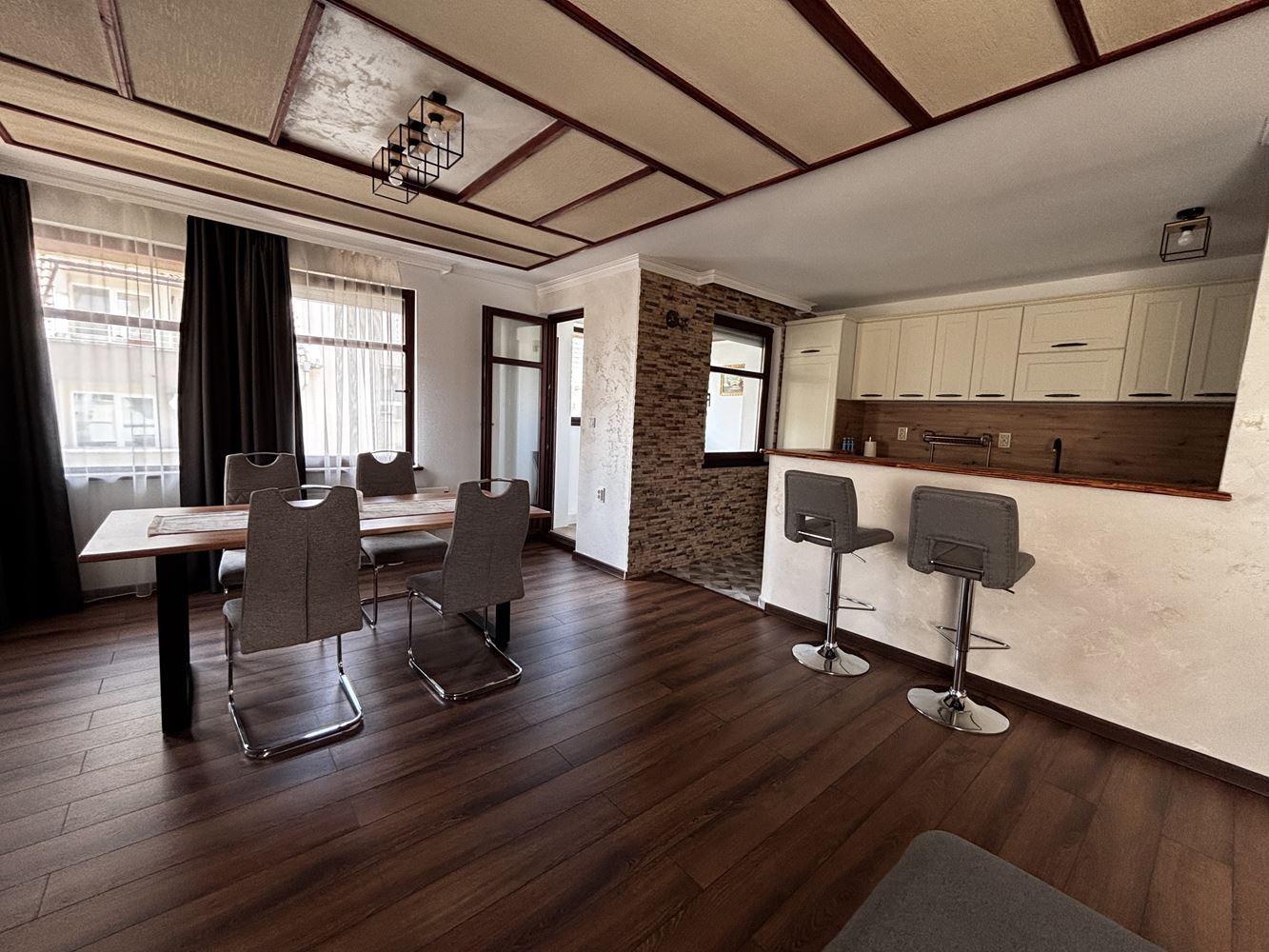 Просторен обзаведен двустаен апартамент-0 Просторен обзаведен двустаен апартамент - 0