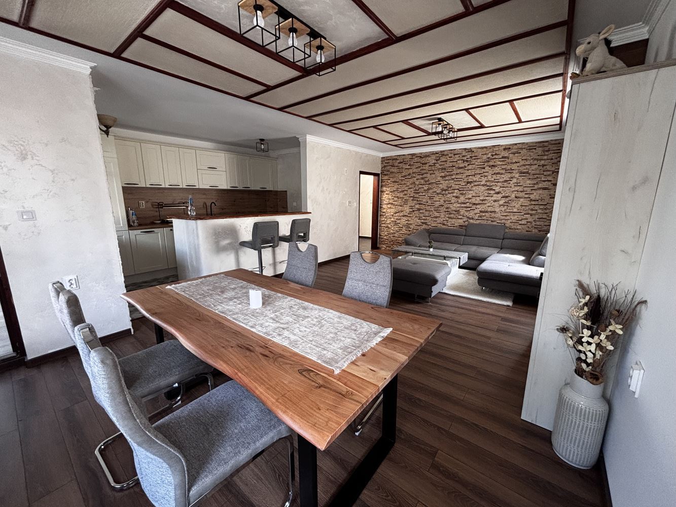 Просторен обзаведен двустаен апартамент-0 Просторен обзаведен двустаен апартамент - 0