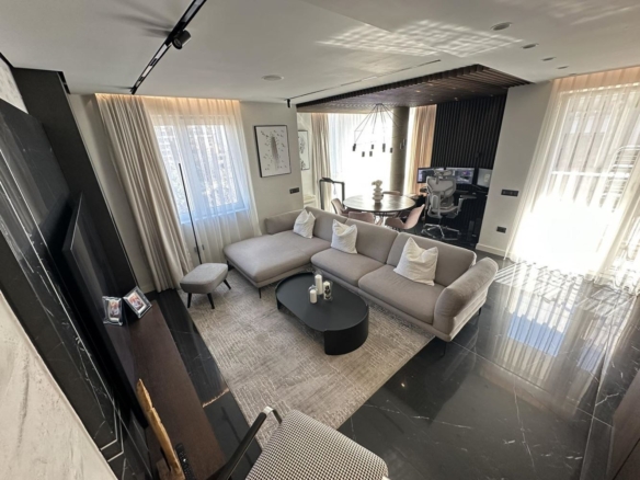 Дизайнерски ОБЗАВЕДЕН тристаен апартамент с акт 16!!! - 0