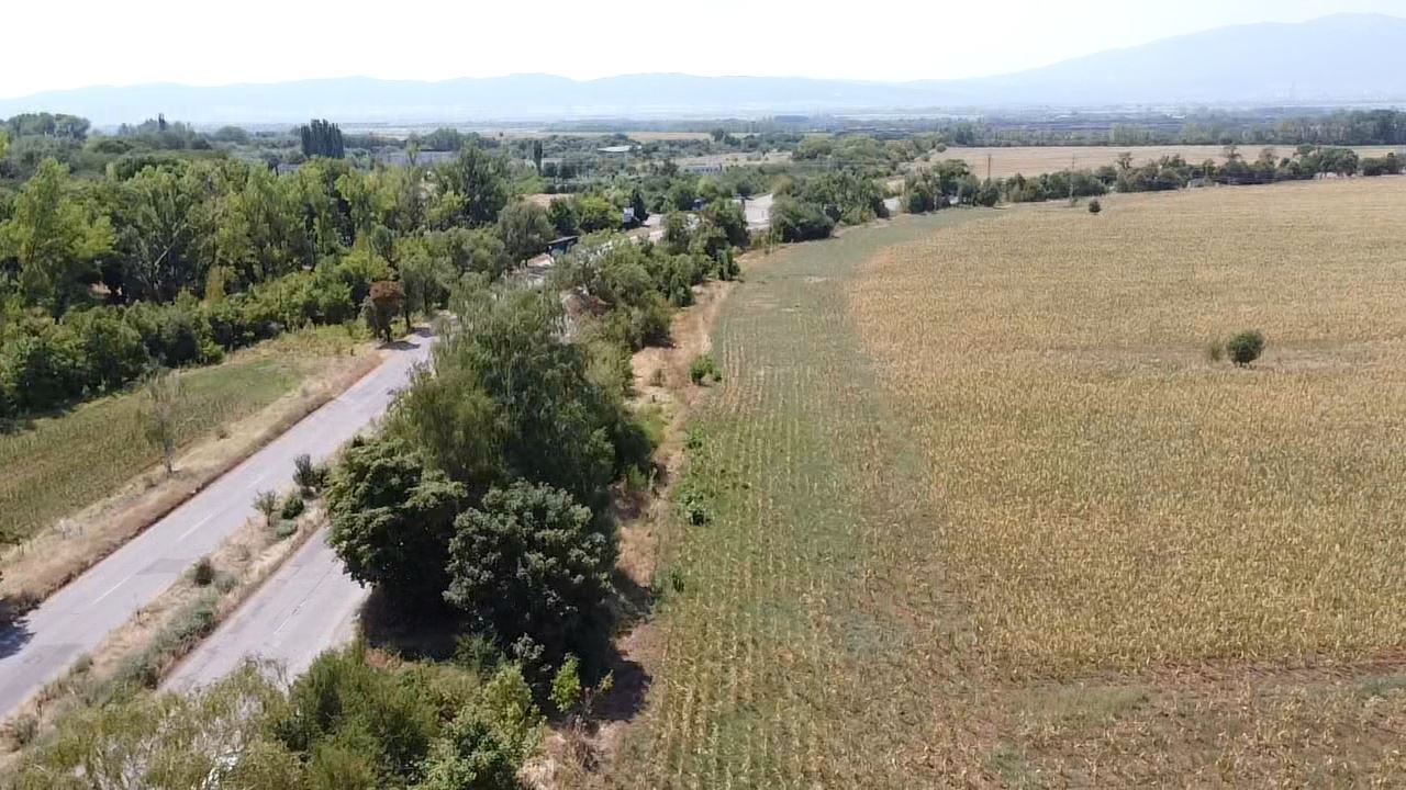 Голям парцел на главен път в Ботунец! Зона за ниско жилищно строителство!-0 Голям парцел на главен път в Ботунец! Зона за ниско жилищно строителство! - 0