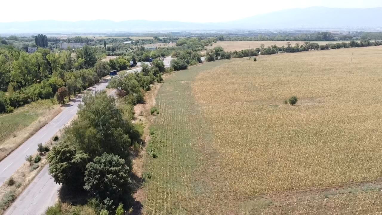 Голям парцел на главен път в Ботунец! Зона за ниско жилищно строителство!-0 Голям парцел на главен път в Ботунец! Зона за ниско жилищно строителство! - 0