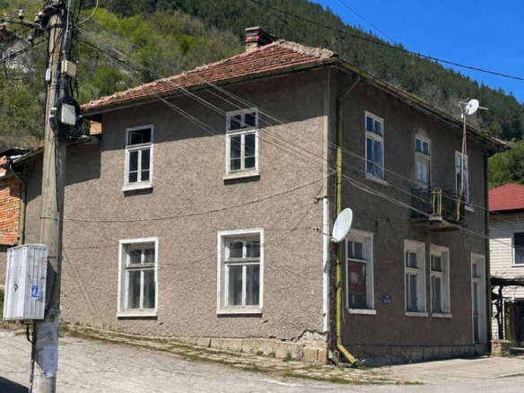 🏡 МАСИВНА КЪЩА С ДВА САМОСТОЯТЕЛНИ ЕТАЖА И ДВА ГАРАЖА В С. РЕБРОВО - 0